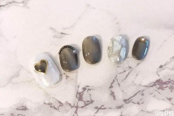 貼甲片洗頭會(huì)掉嗎 貼甲片多久碰水 貼甲片洗頭會(huì)掉嗎 貼甲片多久碰水