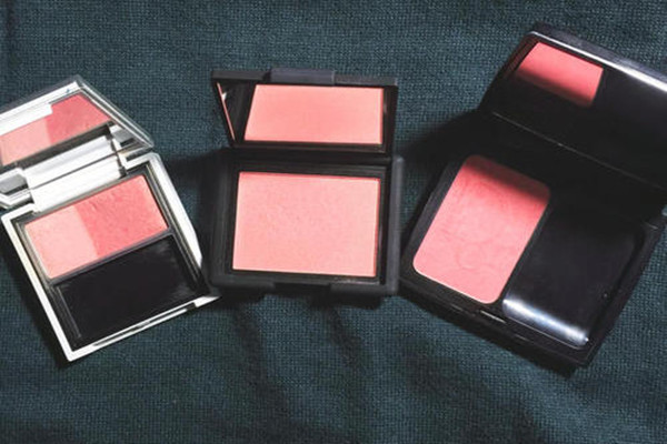 蘭芝魅彩專業(yè)腮紅好用嗎 蘭芝魅彩專業(yè)腮紅適合初學者嗎 蘭芝魅彩專業(yè)腮紅好用嗎 蘭芝魅彩專業(yè)腮紅適合初學者嗎