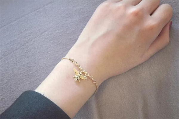 施華洛世奇小蜜蜂手鏈寓意 施華洛世奇小蜜蜂手鏈怎么調長短