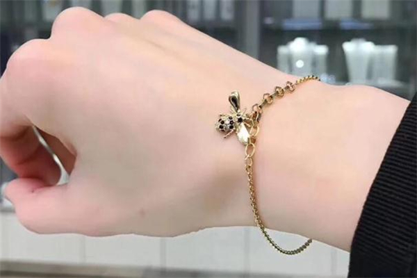 施華洛世奇小蜜蜂手鏈寓意 施華洛世奇小蜜蜂手鏈怎么調長短