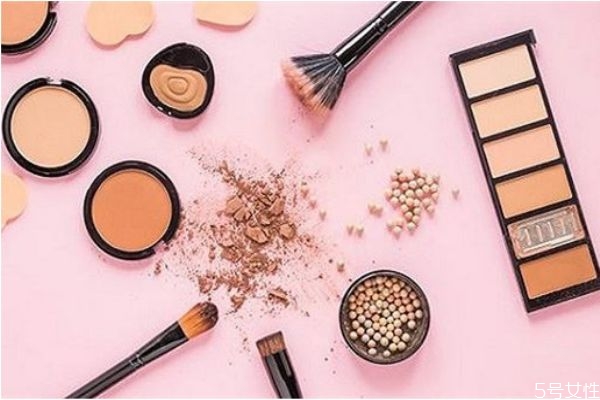 散粉用刷子和粉撲有什么區(qū)別 用刷子和粉撲各自的優(yōu)缺點(diǎn) 散粉用刷子和粉撲有什么區(qū)別 用刷子和粉撲各自的優(yōu)缺點(diǎn)