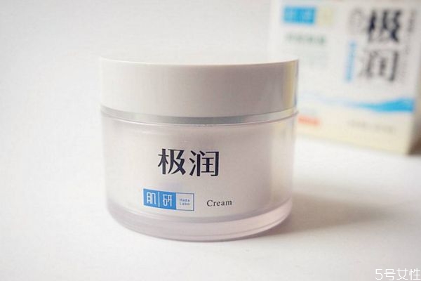 面霜油膩可能是這4點(diǎn)沒做好 面霜適合混干和干皮 面霜油膩可能是這4點(diǎn)沒做好 面霜適合混干和干皮