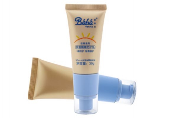 防護乳和隔離霜的區(qū)別 先用防護乳還是隔離霜 防護乳和隔離霜的區(qū)別 先用防護乳還是隔離霜