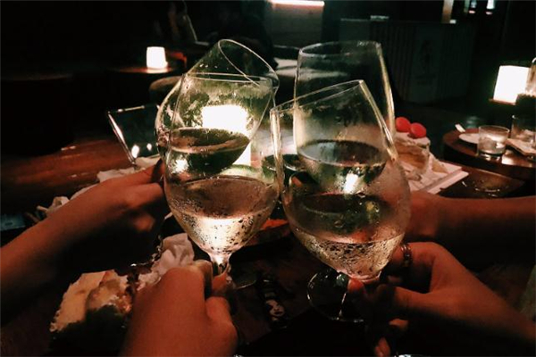 喝酒喝多了吐不出來怎么辦 喝酒喝多了一直想吐怎么辦 喝酒喝多了吐不出來怎么辦 喝酒喝多了一直想吐怎么辦