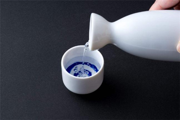 喝酒吐黃水吃什么緩解 喝酒吐黃水是怎么回事 喝酒吐黃水吃什么緩解 喝酒吐黃水是怎么回事