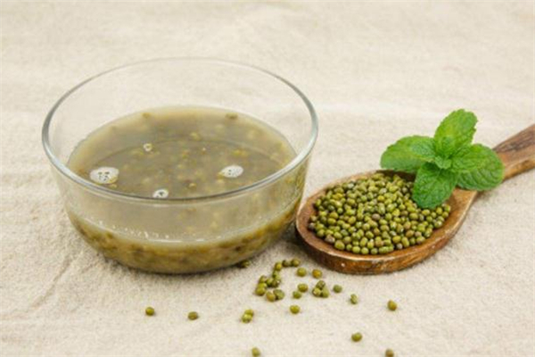 綠豆湯可以降血壓嗎 高血壓能喝綠豆湯嗎 綠豆湯可以降血壓嗎 高血壓能喝綠豆湯嗎