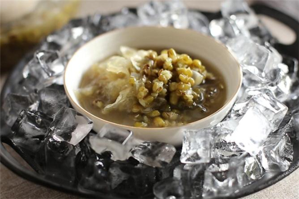 綠豆湯喝熱的還是涼的好 綠豆湯秋冬可以喝嗎 綠豆湯喝熱的還是涼的好 綠豆湯秋冬可以喝嗎