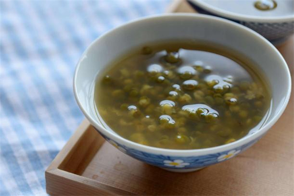 綠豆湯為什么會(huì)變黃 綠豆湯變黃還能吃嗎 綠豆湯為什么會(huì)變黃 綠豆湯變黃還能吃嗎