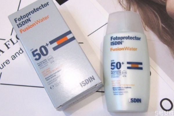 先涂防曬霜還是素顏霜 素顏霜應該在防曬前還是后