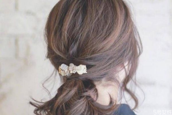 生姜可以直接抹頭皮嗎 生姜怎么抹頭皮 生姜可以直接抹頭皮嗎 生姜怎么抹頭皮