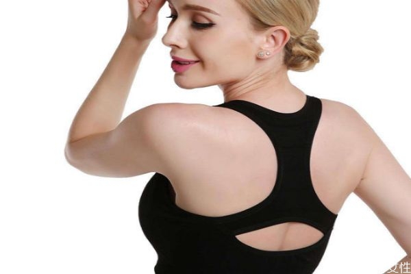 運(yùn)動(dòng)內(nèi)衣是直接穿嗎 運(yùn)動(dòng)內(nèi)衣會(huì)顯胸小嗎