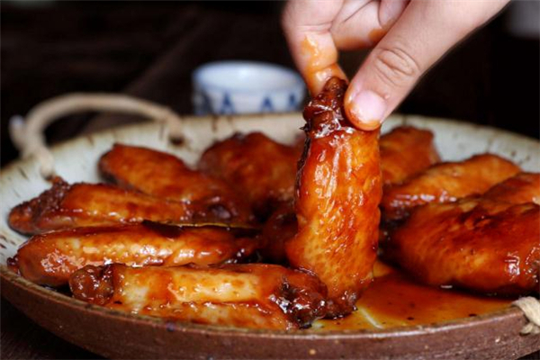 可樂(lè)雞翅放多少可樂(lè) 可樂(lè)雞翅能放辣椒嗎 可樂(lè)雞翅放多少可樂(lè) 可樂(lè)雞翅能放辣椒嗎