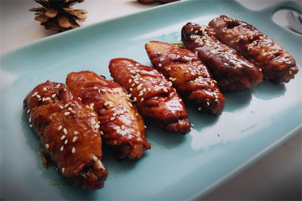 可樂(lè)雞翅放多少可樂(lè) 可樂(lè)雞翅能放辣椒嗎 可樂(lè)雞翅放多少可樂(lè) 可樂(lè)雞翅能放辣椒嗎