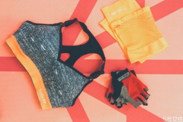 一直穿運(yùn)動(dòng)內(nèi)衣好嗎 運(yùn)動(dòng)內(nèi)衣可以穿多久 一直穿運(yùn)動(dòng)內(nèi)衣好嗎 運(yùn)動(dòng)內(nèi)衣可以穿多久