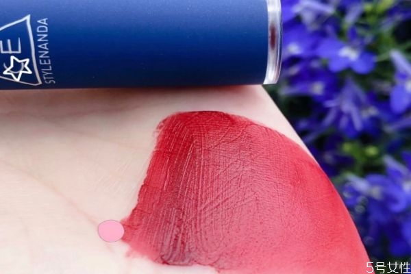 3ce藍(lán)管唇釉怎么辨別真假 3ce唇釉推薦色號(hào) 3ce藍(lán)管唇釉怎么辨別真假 3ce唇釉推薦色號(hào)