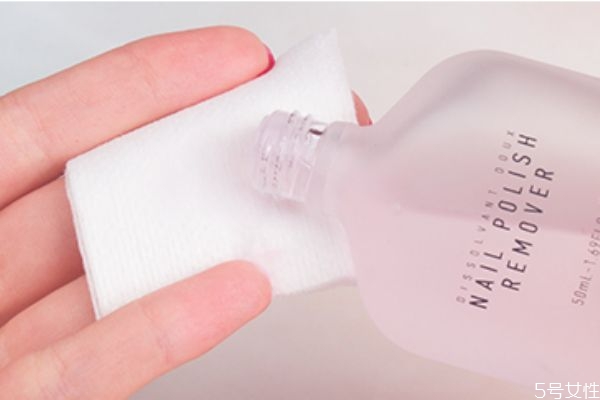 怎樣去掉指甲油 光療美甲怎么卸除 怎樣去掉指甲油 光療美甲怎么卸除