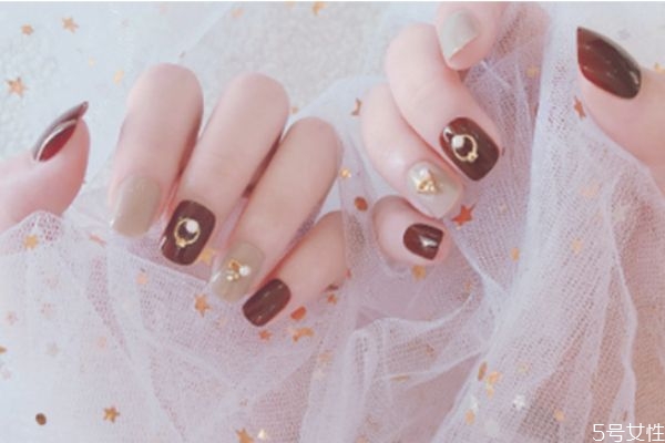 帶鉆腳美甲有哪些 帶鉆的美甲怎么做 帶鉆腳美甲有哪些 帶鉆的美甲怎么做