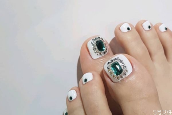 帶鉆腳美甲有哪些 帶鉆的美甲怎么做 帶鉆腳美甲有哪些 帶鉆的美甲怎么做