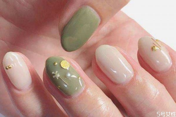 可撕拉指甲油的優(yōu)點(diǎn)和缺點(diǎn) 可撕拉指甲油怎么涂不掉下來 可撕拉指甲油的優(yōu)點(diǎn)和缺點(diǎn) 可撕拉指甲油怎么涂不掉下來