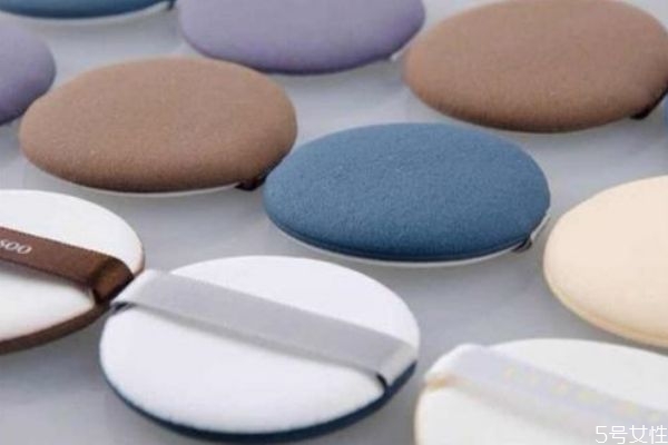 化妝應(yīng)該注意哪些細(xì)節(jié) 新手化妝要注意什么問題 化妝應(yīng)該注意哪些細(xì)節(jié) 新手化妝要注意什么問題