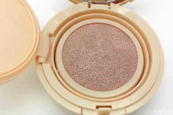 化妝應(yīng)該注意哪些細(xì)節(jié) 新手化妝要注意什么問題 化妝應(yīng)該注意哪些細(xì)節(jié) 新手化妝要注意什么問題