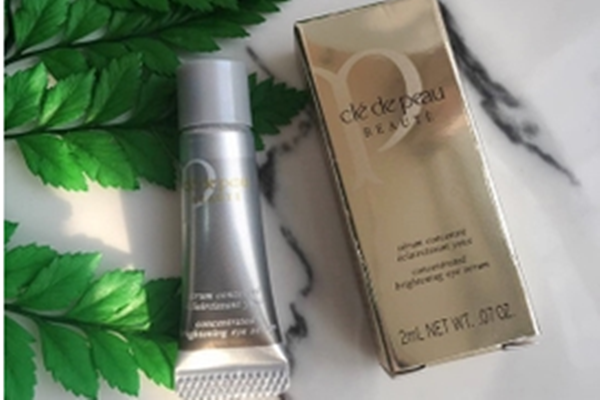 適合年輕了女生用的眼霜有哪些 適合年輕女生用的眼霜推薦 適合年輕了女生用的眼霜有哪些 適合年輕女生用的眼霜推薦