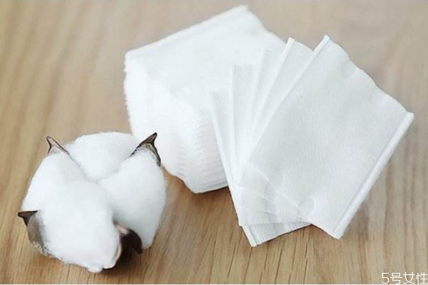化妝棉用全棉還是脫脂棉 化妝棉和脫脂棉的區(qū)別