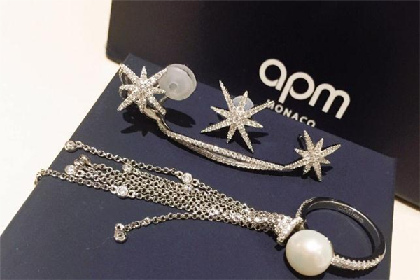 apm首飾真假區(qū)別 怎么鑒別apm首飾真假 apm首飾真假區(qū)別 怎么鑒別apm首飾真假