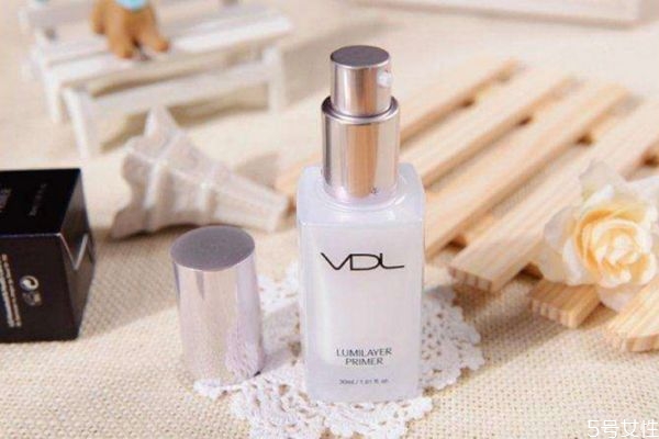 高光粉底液如何使用 高光液用什么上妝 高光粉底液如何使用 高光液用什么上妝