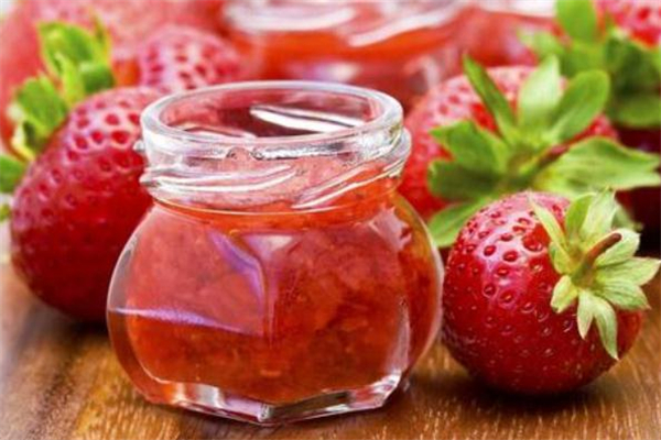 草莓醬要熬多長時間 草莓醬熬到什么程度就可以了 草莓醬要熬多長時間 草莓醬熬到什么程度就可以了