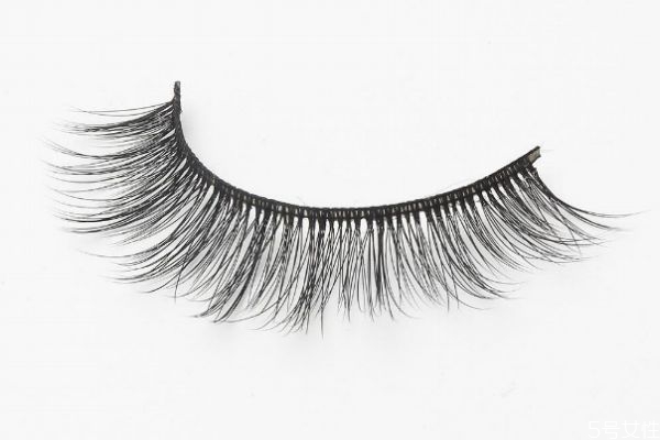 假睫毛和真睫毛分層怎么辦 假睫毛和自己的睫毛分層 假睫毛和真睫毛分層怎么辦 假睫毛和自己的睫毛分層