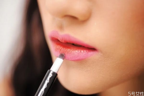 適合夏天的口紅顏色 夏季口紅推薦 適合夏天的口紅顏色 夏季口紅推薦