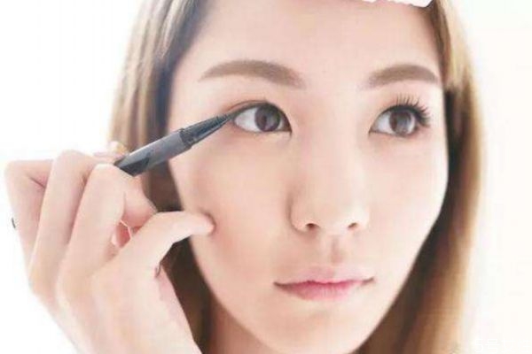 美瞳線紋后多久補(bǔ)色好 美瞳線什么時候可以補(bǔ)色