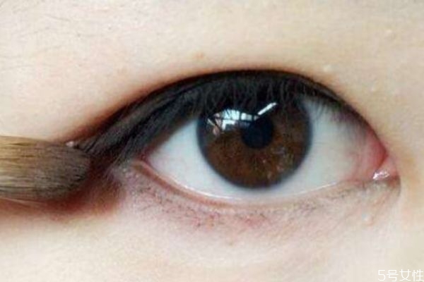 美瞳線紋后多久補(bǔ)色好 美瞳線什么時候可以補(bǔ)色
