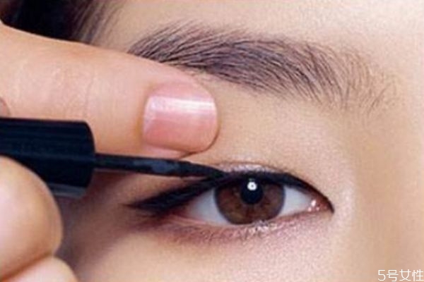 美瞳線紋后多久補(bǔ)色好 美瞳線什么時候可以補(bǔ)色