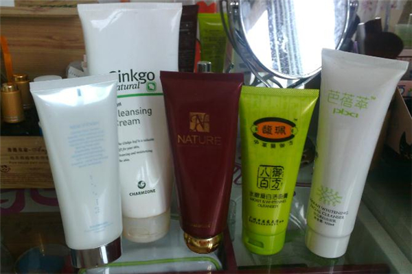 過(guò)期的洗面奶沒(méi)開(kāi)封還能用嗎 過(guò)期的洗面奶可以洗頭發(fā)嗎