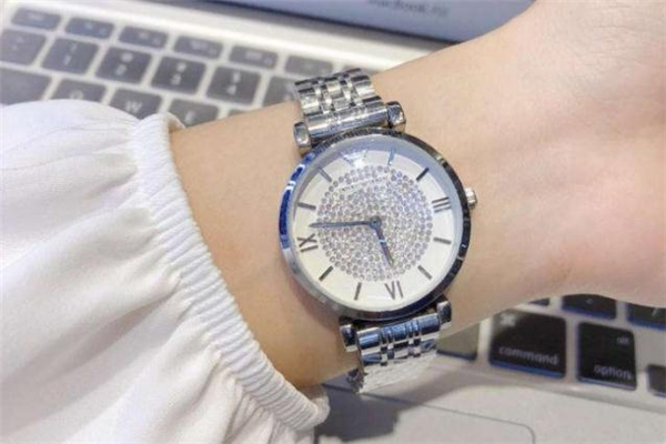 阿瑪尼滿天星表帶怎么調短 阿瑪尼滿天星為什么叫滿天星