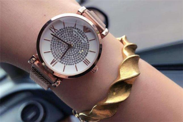 阿瑪尼滿天星表帶怎么調短 阿瑪尼滿天星為什么叫滿天星