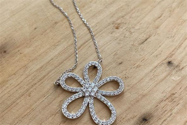 純銀世家項(xiàng)鏈怎么樣 純銀世家項(xiàng)鏈好看嗎 純銀世家項(xiàng)鏈怎么樣 純銀世家項(xiàng)鏈好看嗎