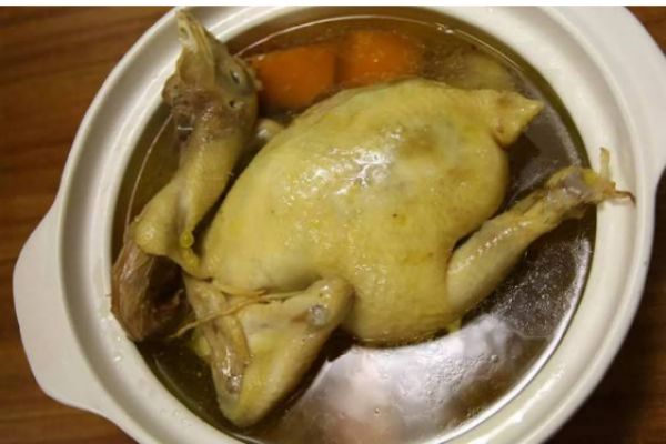 整只雞煲湯的做法 整只雞應(yīng)該怎么煲湯 整只雞煲湯的做法 整只雞應(yīng)該怎么煲湯