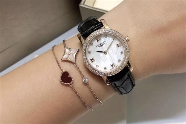 浪琴實體店和官網(wǎng)價格一樣嗎 浪琴實體店有折扣嗎 浪琴實體店和官網(wǎng)價格一樣嗎 浪琴實體店有折扣嗎