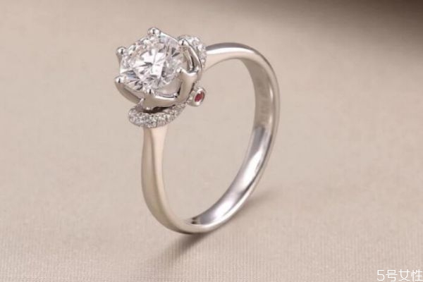 求婚戒指要買一對嗎 求婚是用對戒還是單戒好 求婚戒指要買一對嗎 求婚是用對戒還是單戒好