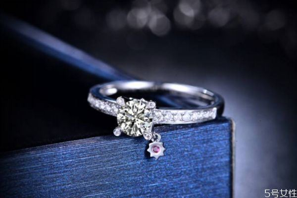求婚戒指多少錢合適 求婚戒指幾克拉合適 求婚戒指多少錢合適 求婚戒指幾克拉合適