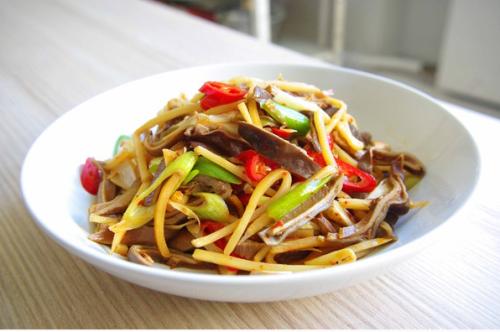 酸筍炒豬肚怎么做 酸筍炒豬肚怎么做好吃 酸筍炒豬肚怎么做 酸筍炒豬肚怎么做好吃