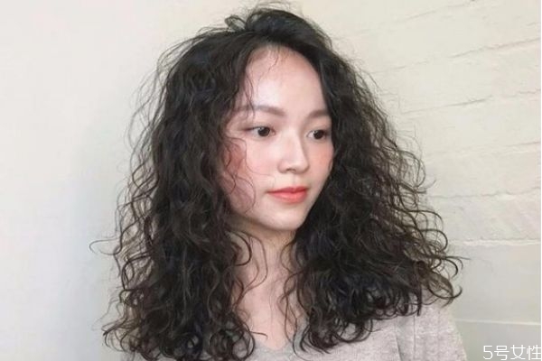 燙個(gè)羊毛卷大概多少錢(qián) 燙個(gè)羊毛卷要多久 燙個(gè)羊毛卷大概多少錢(qián) 燙個(gè)羊毛卷要多久