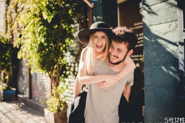 老公出軌有哪些表現(xiàn) 這些表現(xiàn)說明他出軌了 老公出軌有哪些表現(xiàn) 這些表現(xiàn)說明他出軌了