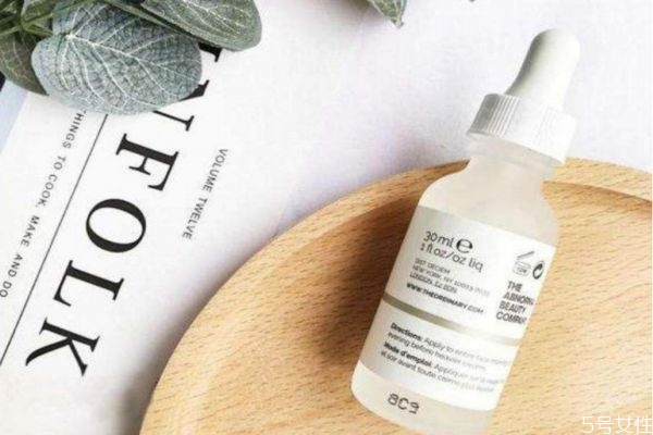 煙酰胺美白多久見(jiàn)效果 煙酰胺美白的弊端