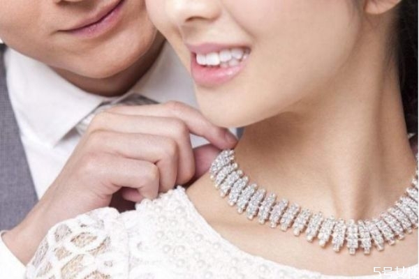 面對(duì)冷暴力該怎么解決 聰明的女人對(duì)付冷暴力的男人