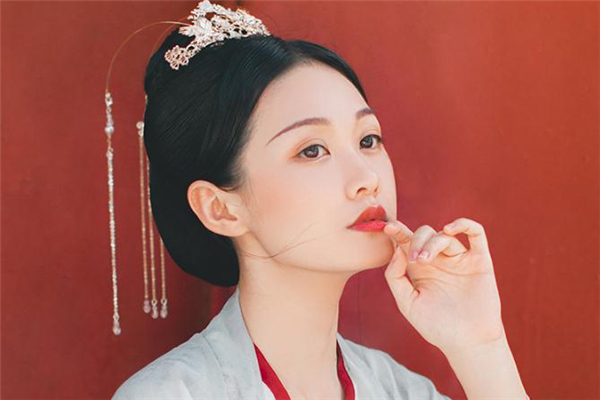 漢服發(fā)冠怎么戴 漢服發(fā)冠日?？梢源鲉?></p><h3 style=