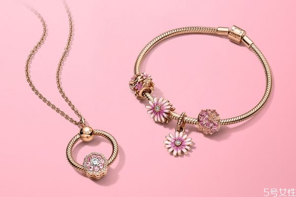 潘多拉手鏈怎么戴 潘多拉手鏈的價(jià)格 潘多拉手鏈怎么戴 潘多拉手鏈的價(jià)格